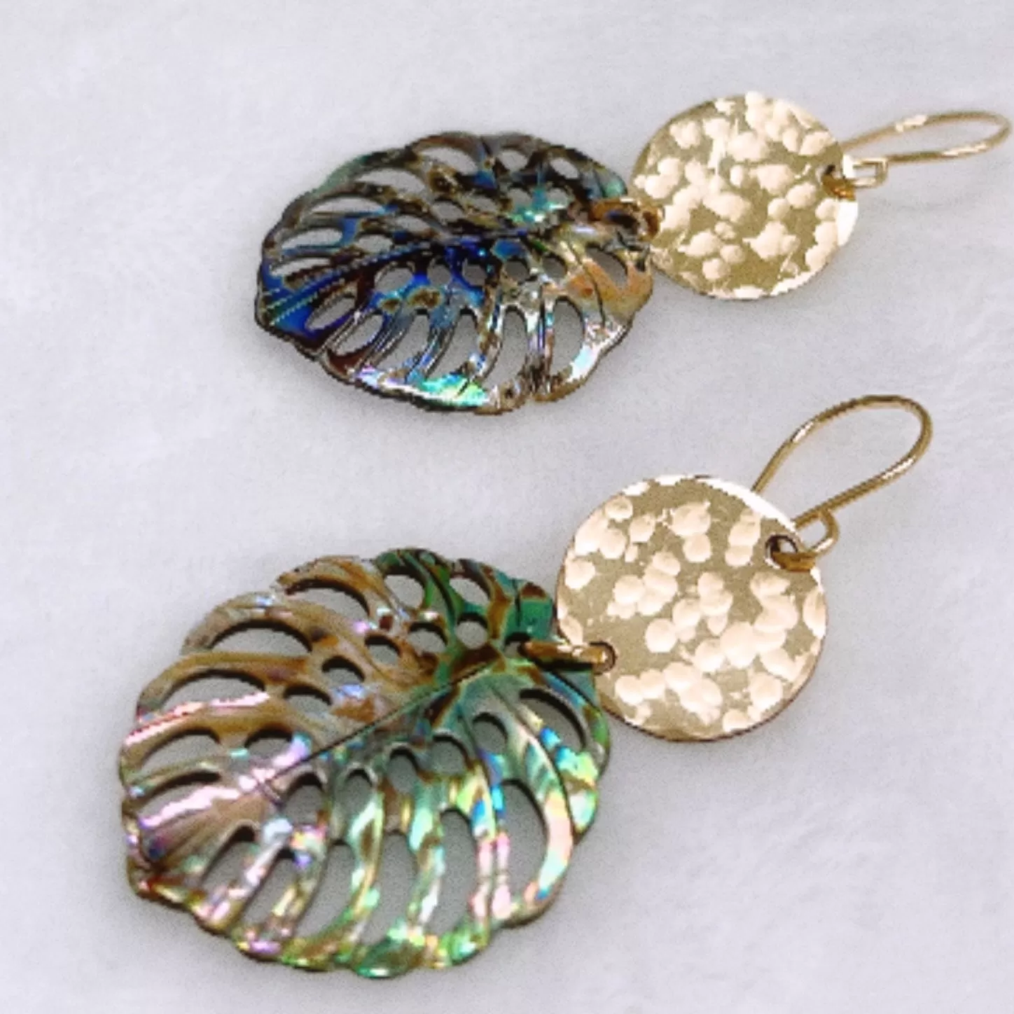 Earrings Maui - abalone shell monstera (E631)