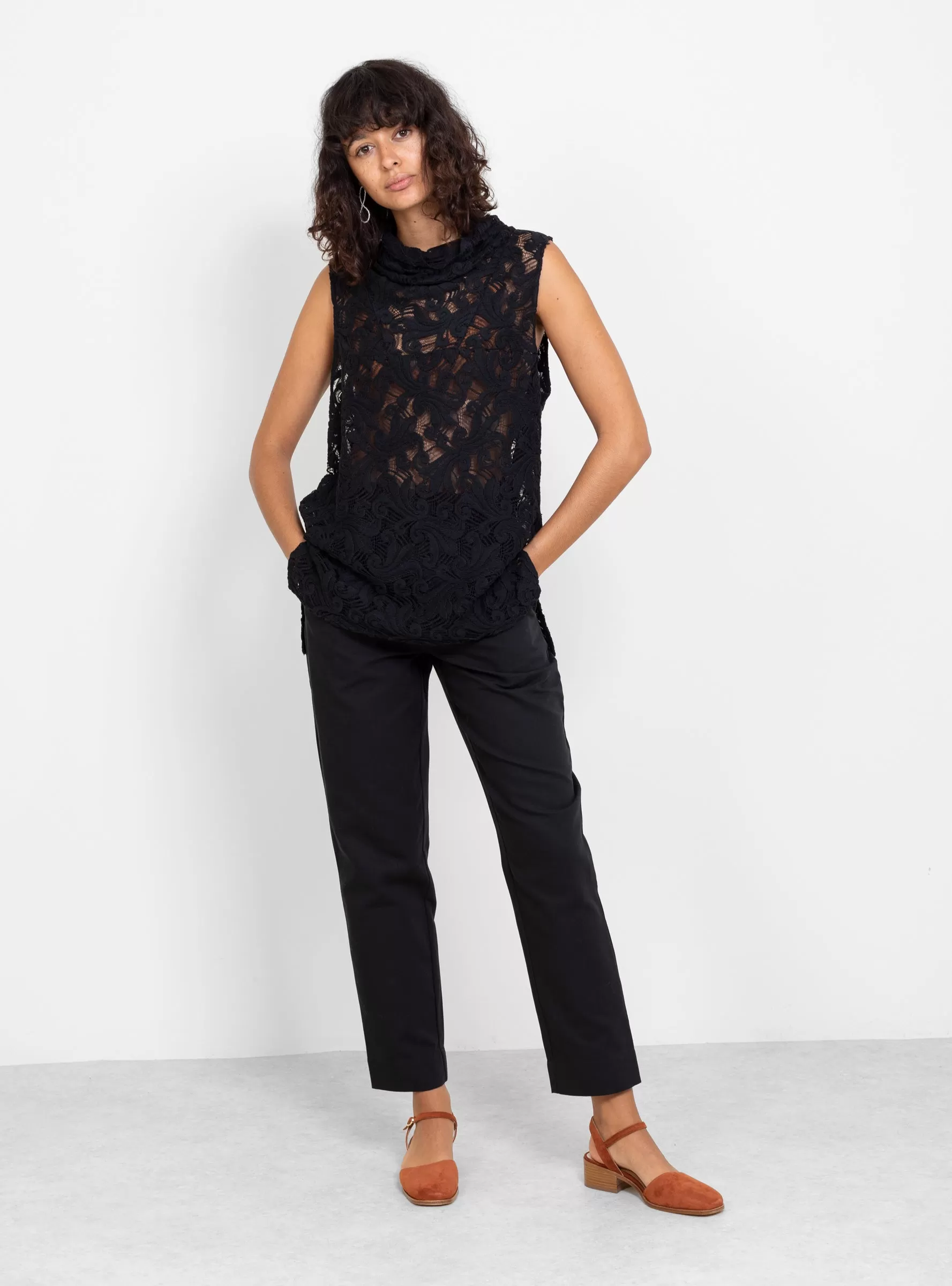 Sheridan Top Curly Lace Black