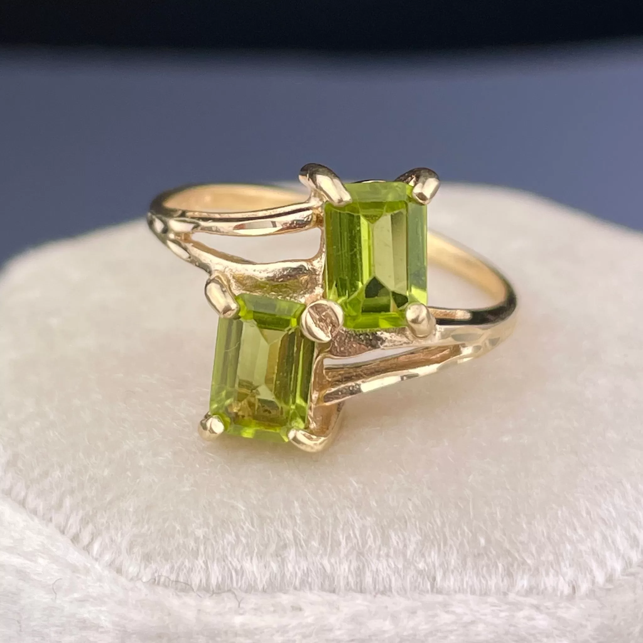 Vintage 10K Gold Peridot Bypass Ring, Sz 7 3/4